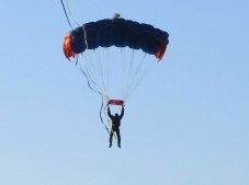 Желающих совершить прыжки с парашютом ждут в белокалитвинском аэропорту