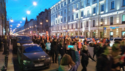 Задержанные в Петербурге нарушали ПДД, сообщил источник