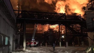 Полиция назвала причину пожара на нефтезаводе на Украине